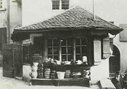 Geschirrladen auf dem Marktplatz